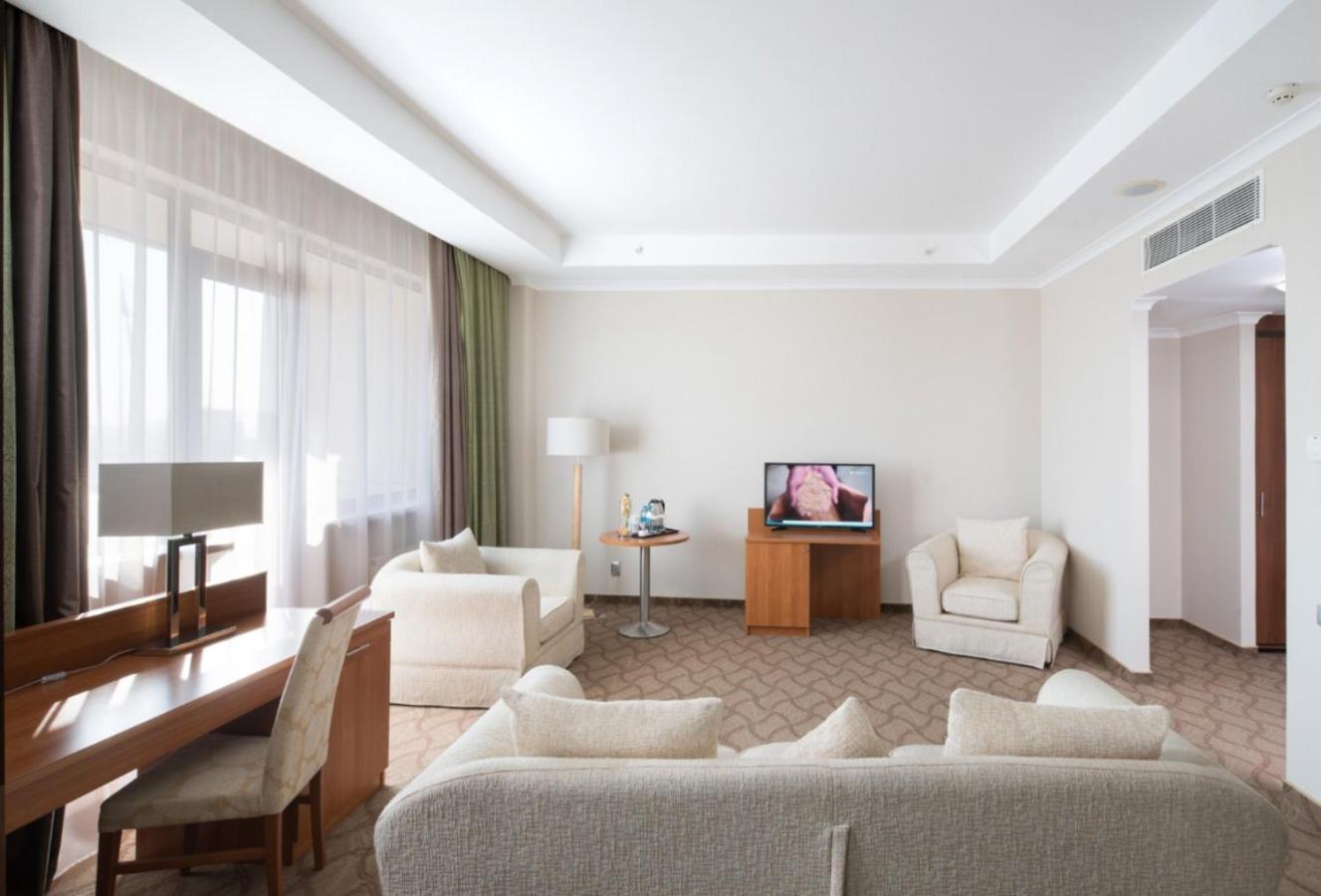 Hotel Duman Astana Buitenkant foto