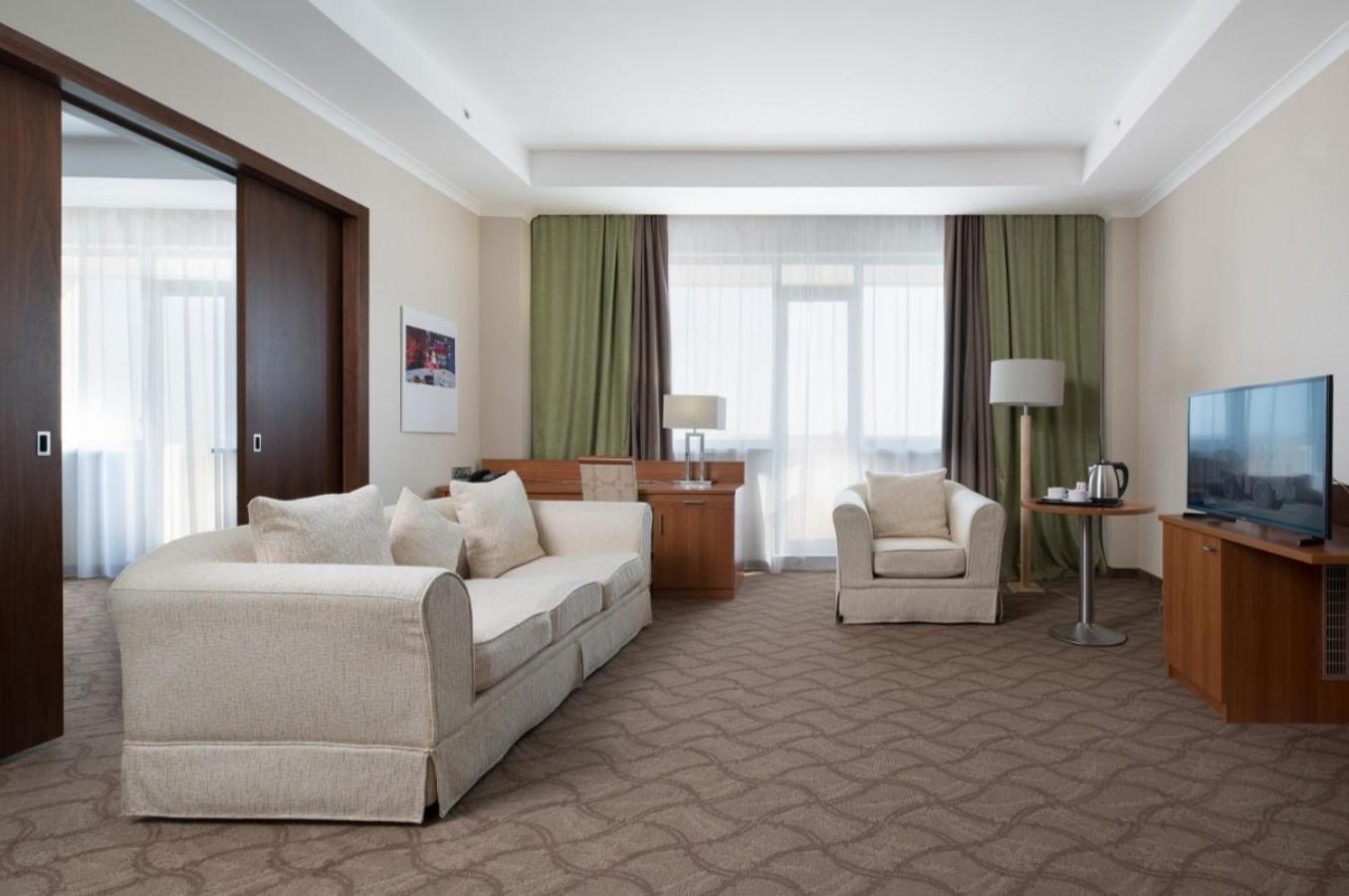 Hotel Duman Astana Buitenkant foto