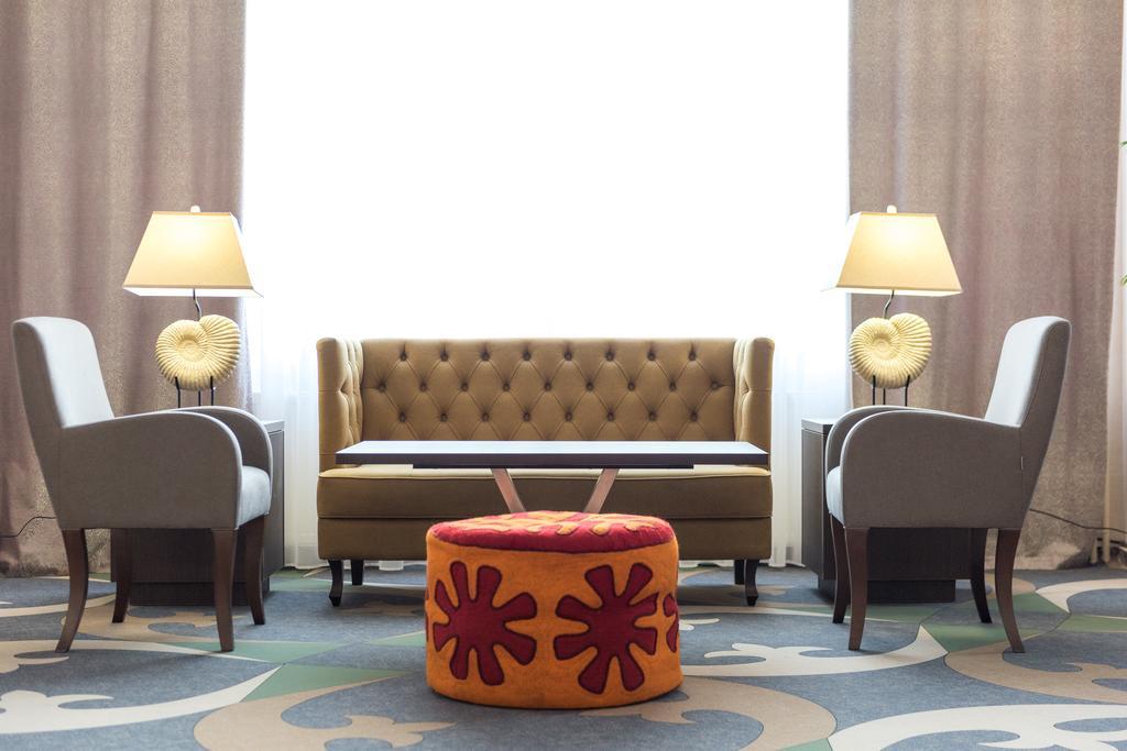 Hotel Duman Astana Buitenkant foto