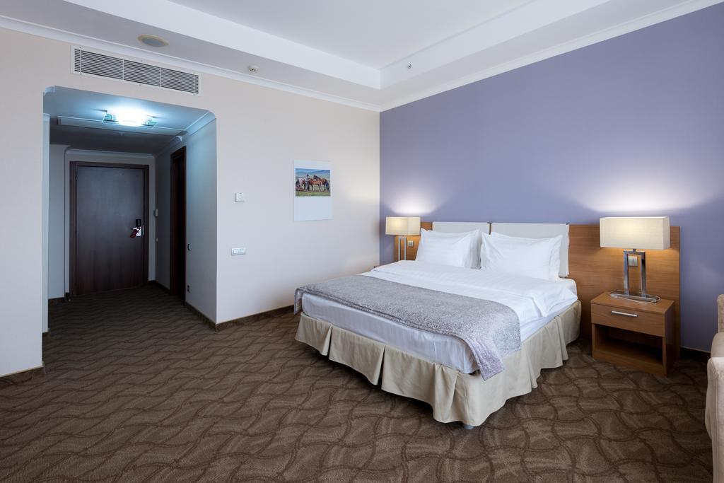 Hotel Duman Astana Buitenkant foto