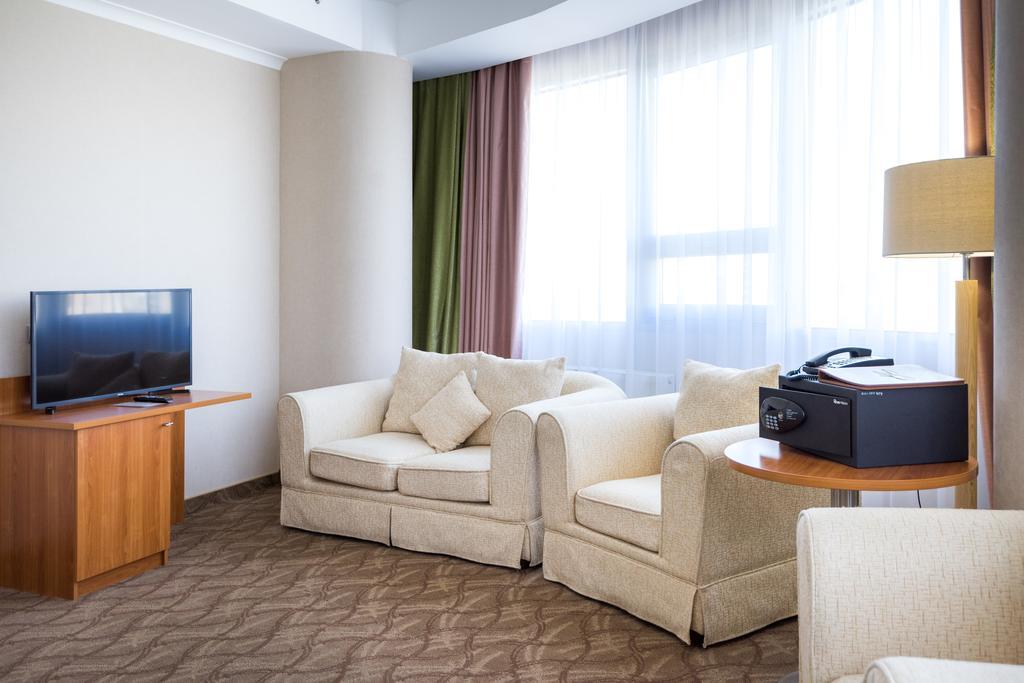 Hotel Duman Astana Buitenkant foto