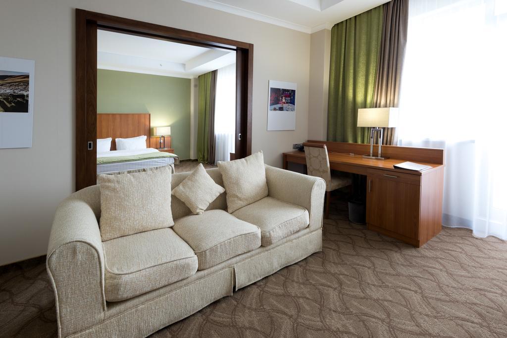 Hotel Duman Astana Buitenkant foto