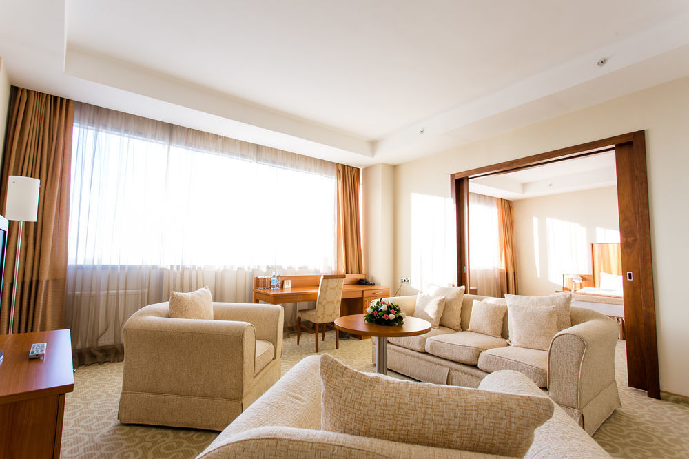 Hotel Duman Astana Buitenkant foto