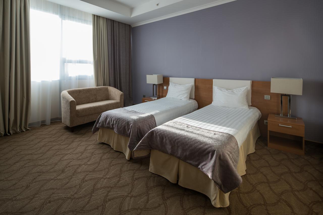 Hotel Duman Astana Buitenkant foto
