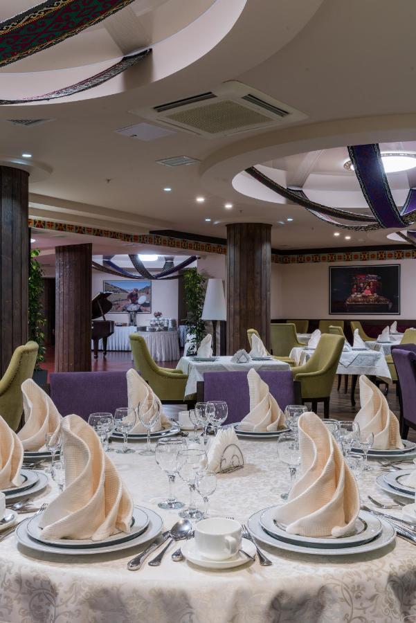 Hotel Duman Astana Buitenkant foto